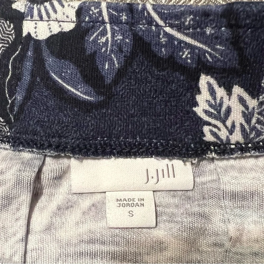 J Jill Blue Print Stretchy Rayon Knit Skirt with box pleats size S It#C70